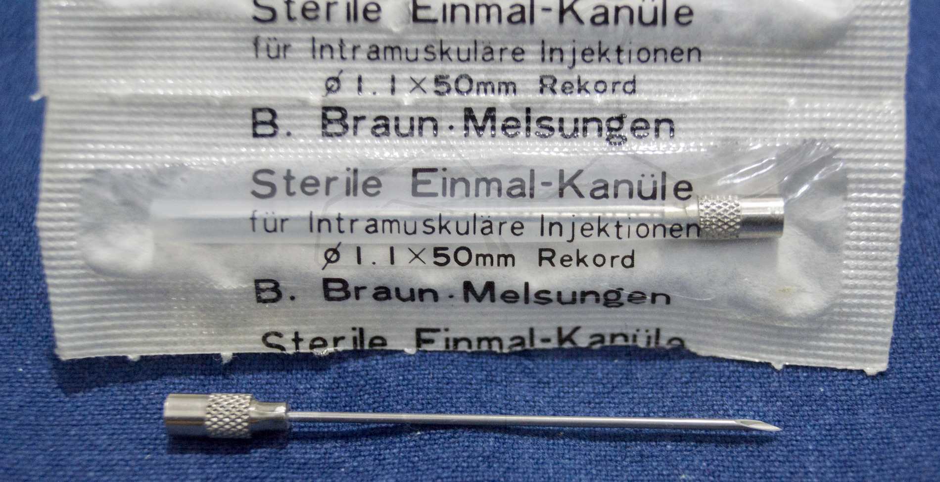 Sterile Einweg Kanüle, B. Braun, ca. Anfang 1970, Kanüle und sterile Verpackung